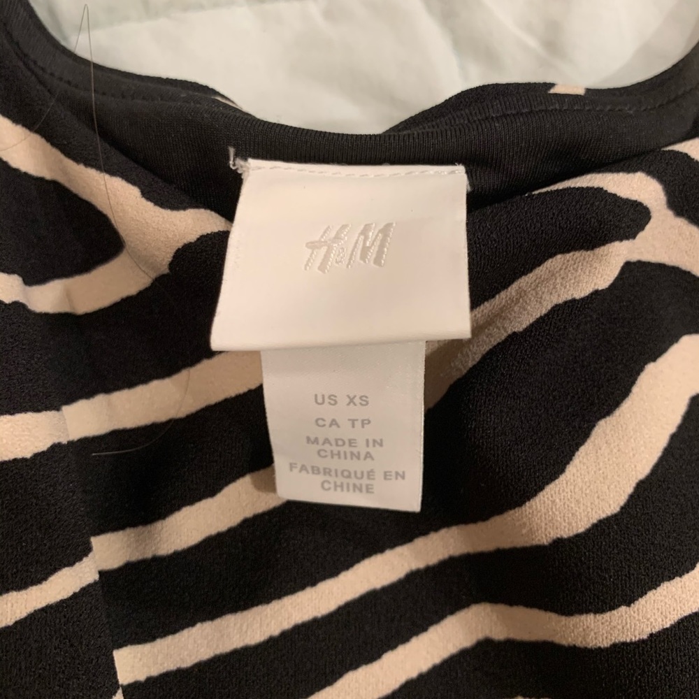 H&M Dress Size XS - Picture 4 of 4